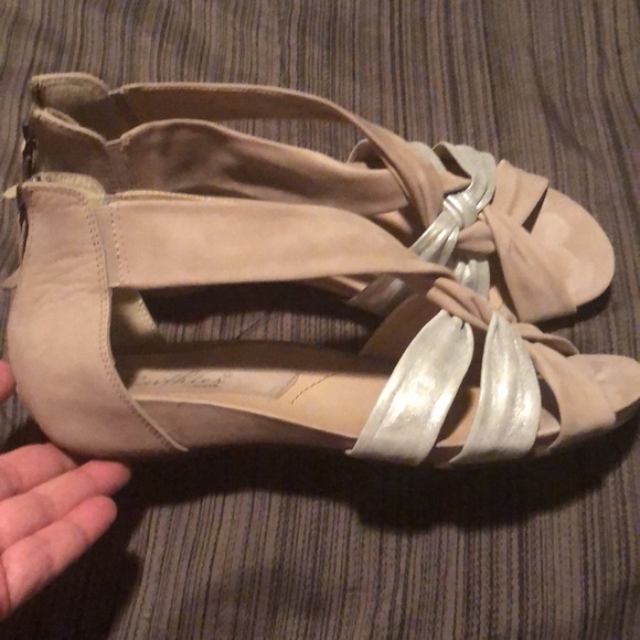 Shoes - Picture 2 of 8